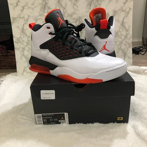 jordan maxin 200 white metallic silver